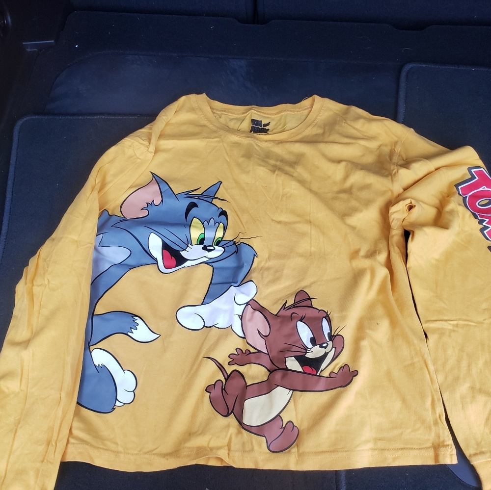 Yellow Tom and Jerry Long Sleeve Crop Top (Size Medium, Graphic Tee)